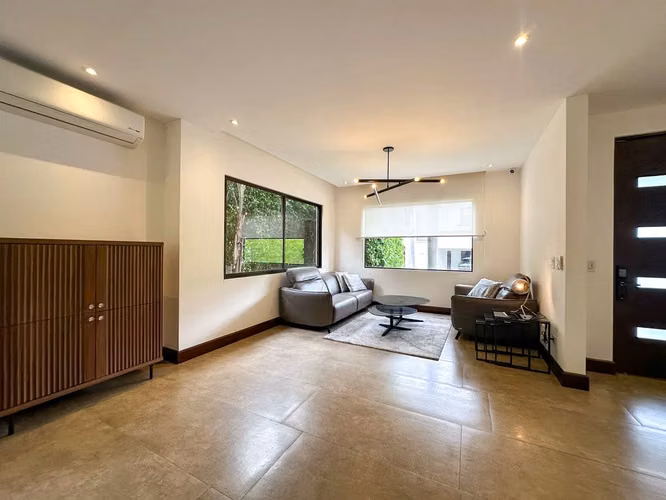ALQUILER DE CASA EN CONDOMINIO LOMAS DEL VALLE AMUEBLADA 3690 - Imagen 2