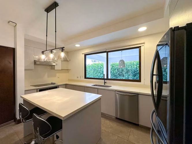 ALQUILER DE CASA EN CONDOMINIO LOMAS DEL VALLE AMUEBLADA 3690 - Imagen 5