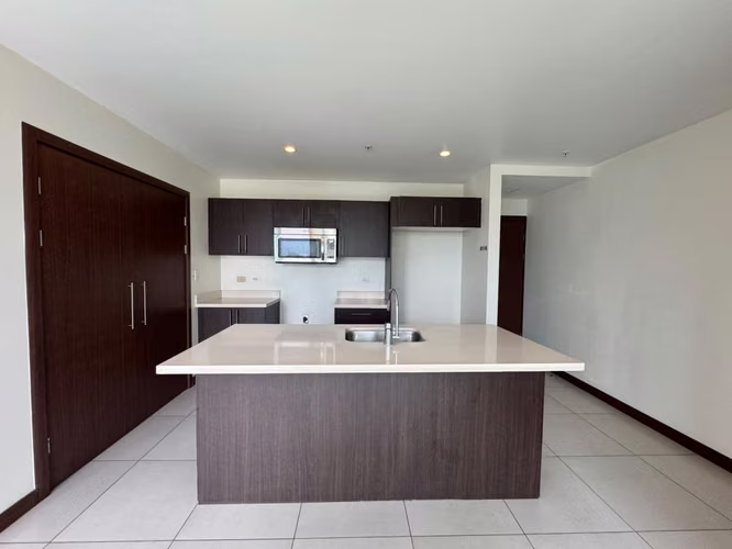 Alquiler de apartamento en la Sabana. Excelente torre!