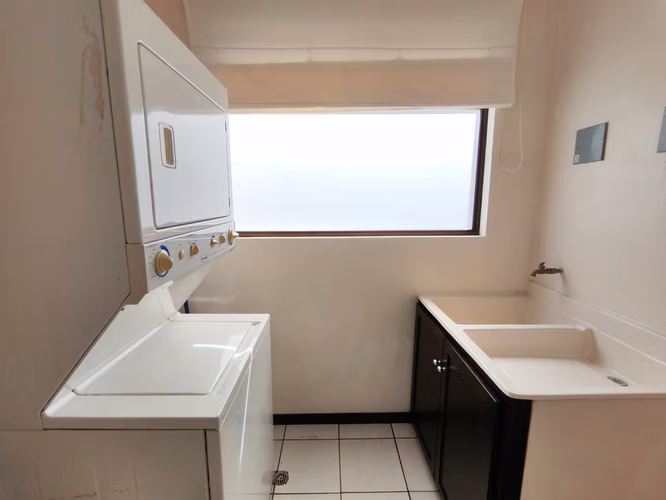 Se alquila apartamento amueblado de 1 habitación en Guachipelín Norte. - Imagen 5