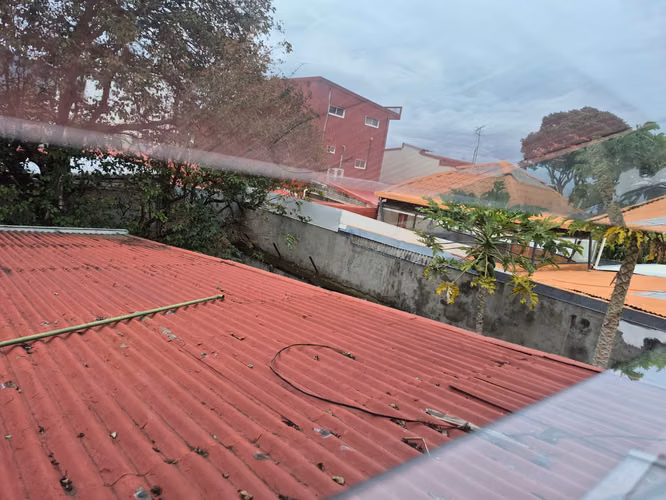“Oportunidad Única: Casa para Remodelar en Rohrmoser” - Imagen 2