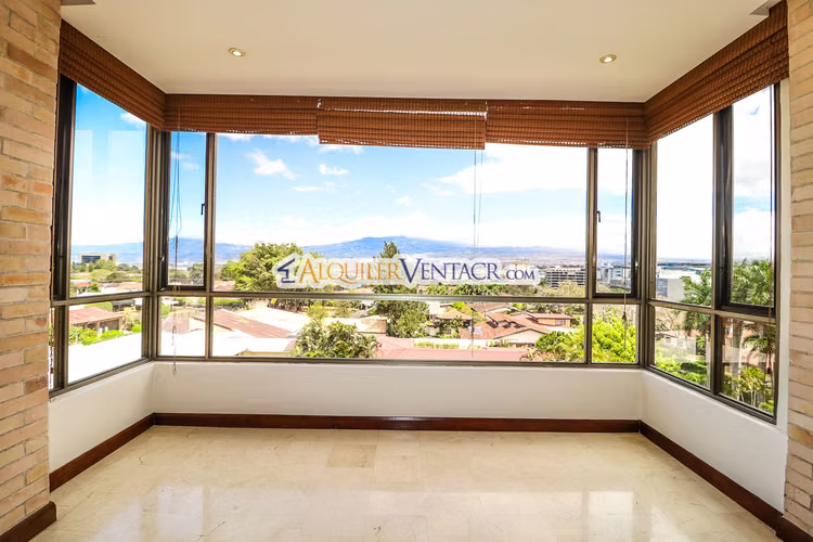 Lujoso apartamento de 324 m2 con 4 habit. y vista en Los Laureles Escazú