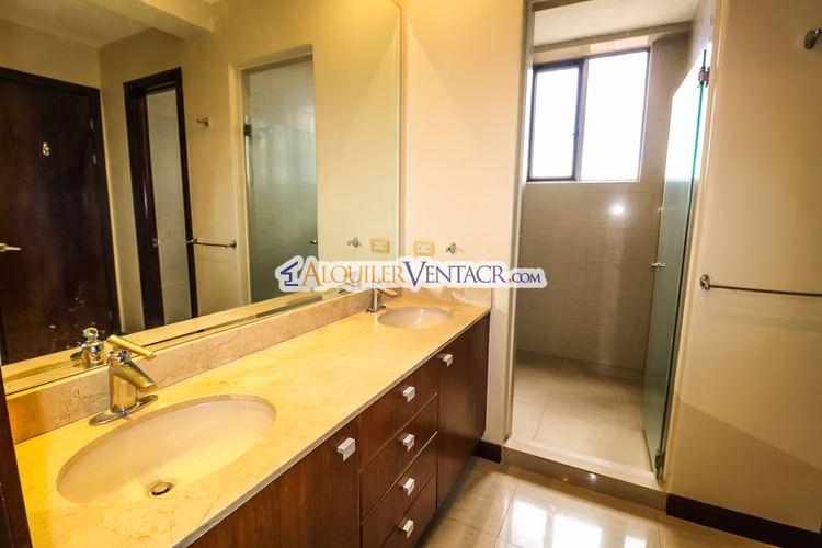 Lujoso apartamento de 324 m2 con 4 habit. y vista en Los Laureles Escazú - Imagen 18