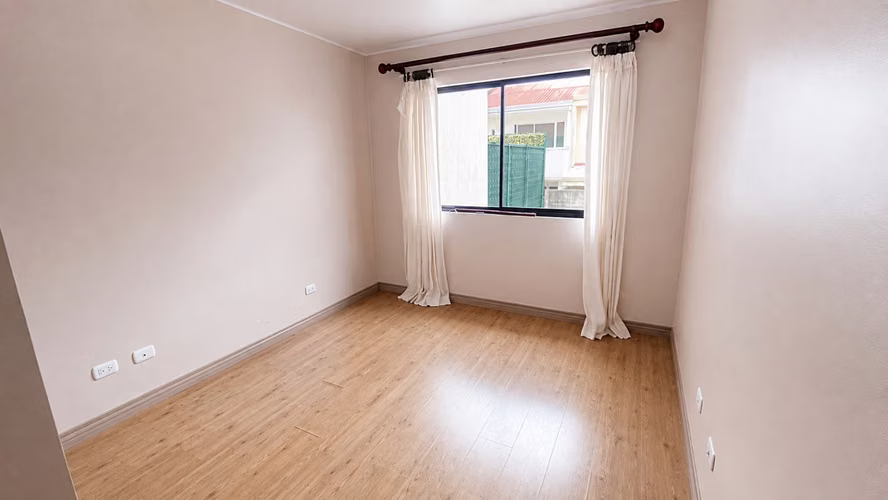 Venta de elegante casa en Lomas de Granadilla - Imagen 19