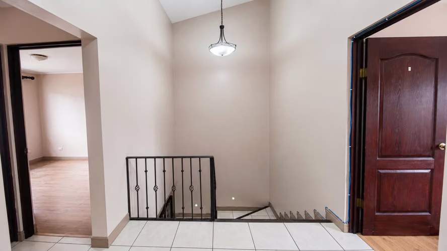 Venta de elegante casa en Lomas de Granadilla - Imagen 16