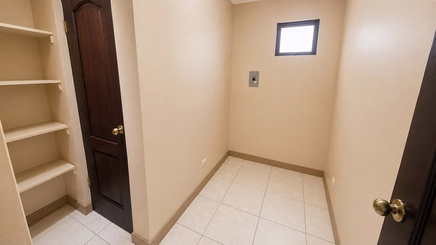 Venta de elegante casa en Lomas de Granadilla - Imagen 5