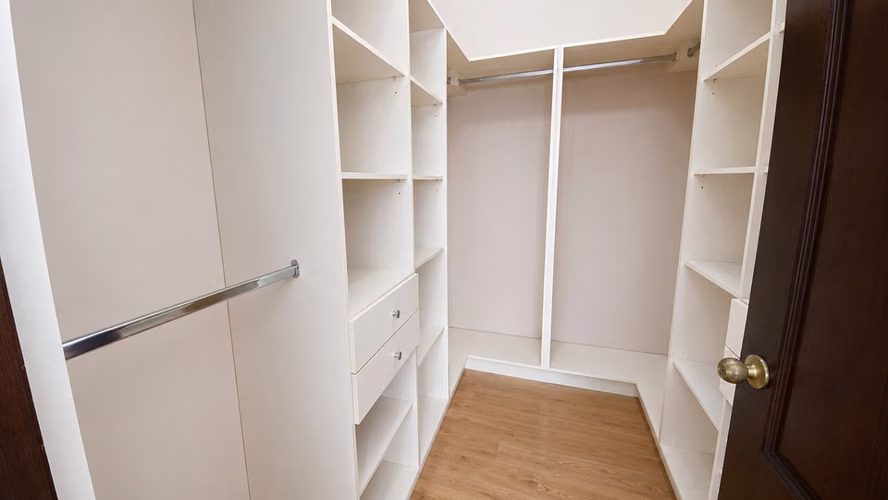 Venta de elegante casa en Lomas de Granadilla - Imagen 14
