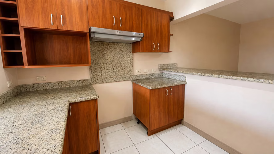 Venta de elegante casa en Lomas de Granadilla - Imagen 3