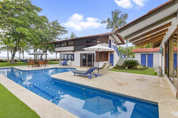 Casa Frente al Mar con Piscina Privada en Playa Tivives | Vista Espectacular + Airbnb Ready