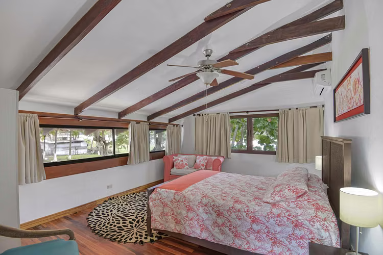 Casa Frente al Mar con Piscina Privada en Playa Tivives | Vista Espectacular + Airbnb Ready