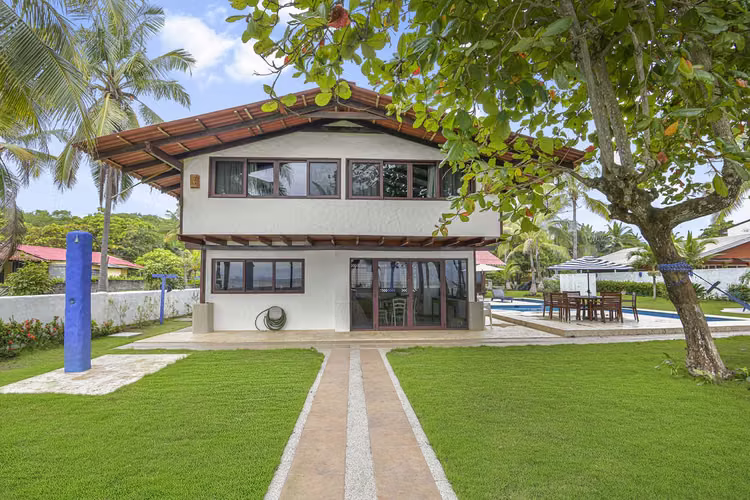 Casa Frente al Mar con Piscina Privada en Playa Tivives | Vista Espectacular + Airbnb Ready