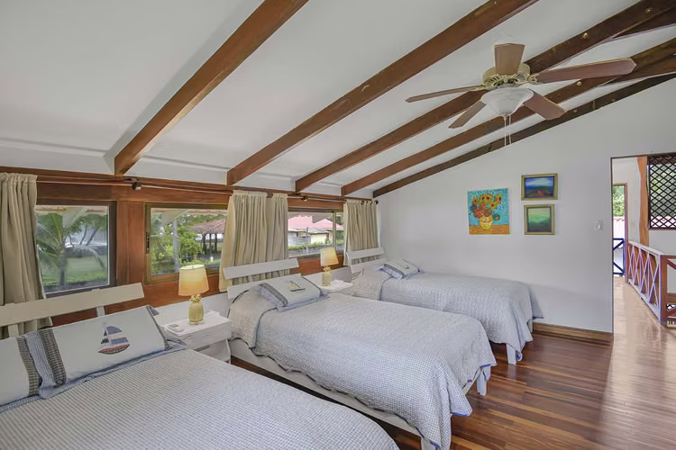 Casa Frente al Mar con Piscina Privada en Playa Tivives | Vista Espectacular + Airbnb Ready