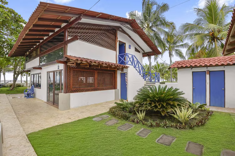 Casa Frente al Mar con Piscina Privada en Playa Tivives | Vista Espectacular + Airbnb Ready