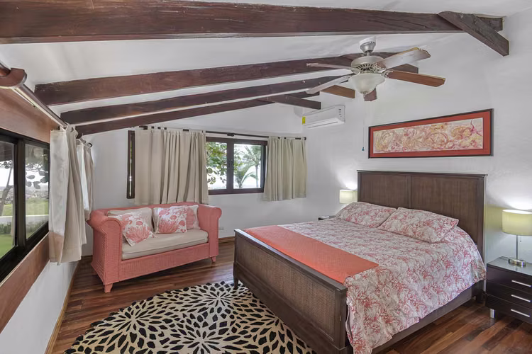 Casa Frente al Mar con Piscina Privada en Playa Tivives | Vista Espectacular + Airbnb Ready