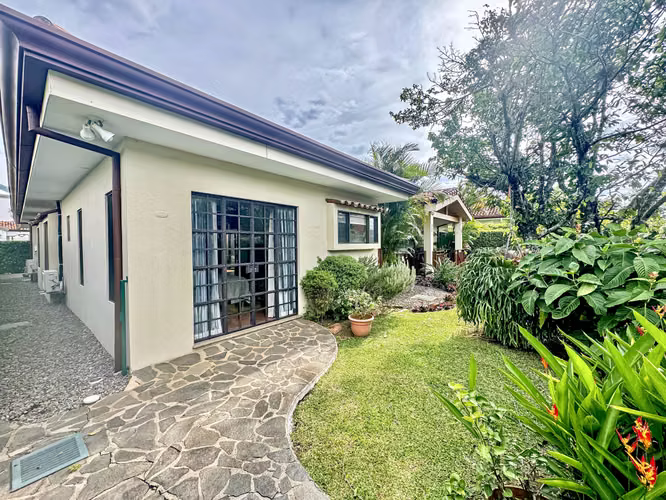 Casa Palm One level home 4 rooms in Santa Ana - Imagen 2