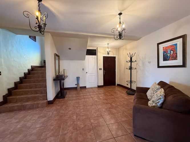 Venta de hermosa casa  Estilo Colonial, en Residencial - Imagen 3