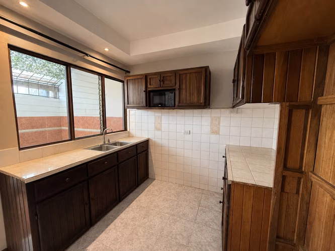 Venta de apartamento en 2da Planta en la Florida de Tibás - Imagen 2