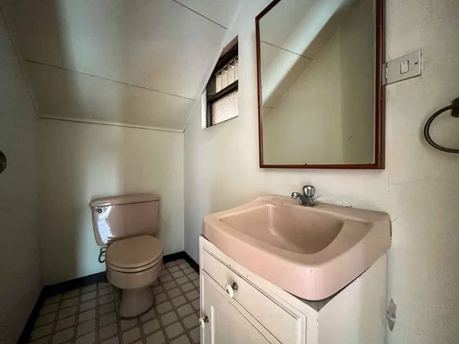 Venta de casa con piscina privada y jardín - Imagen 5