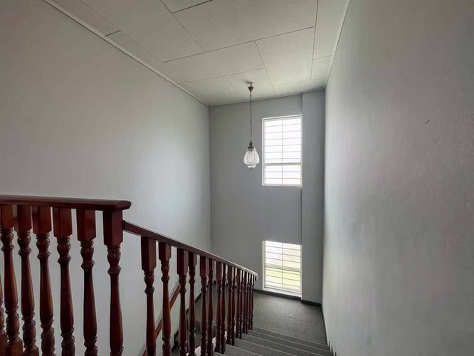 Venta de casa con piscina privada y jardín - Imagen 17