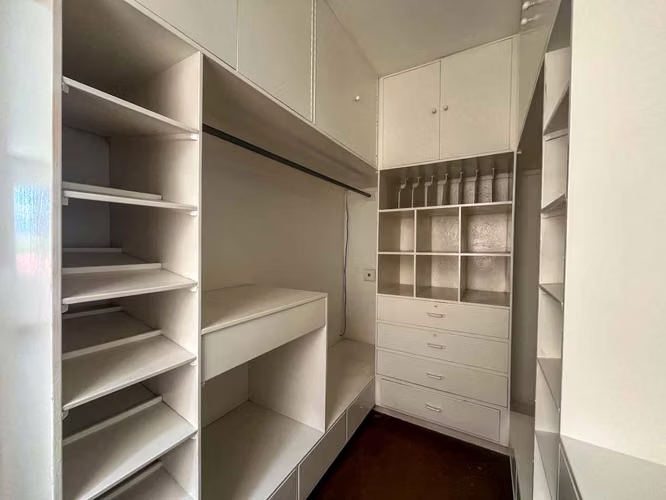 Venta de casa con piscina privada y jardín - Imagen 14