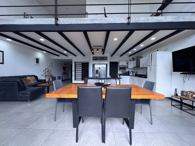 Venta de Amplia Casa en Condominio Terralta con Extraordinaria Iluminación - Imagen 4