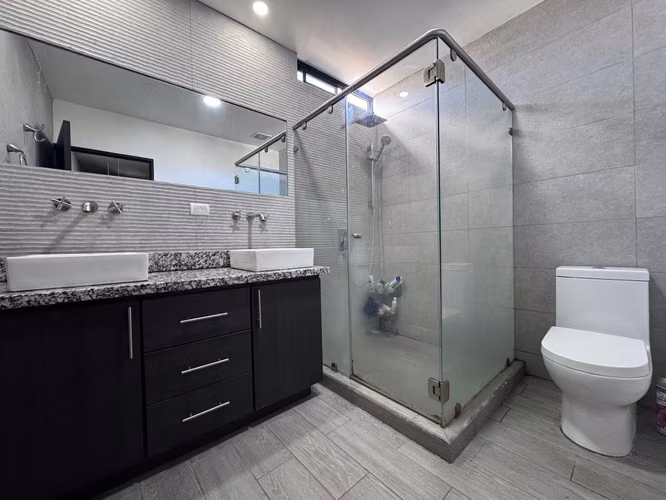 Venta de Amplia Casa en Condominio Terralta con Extraordinaria Iluminación - Imagen 8