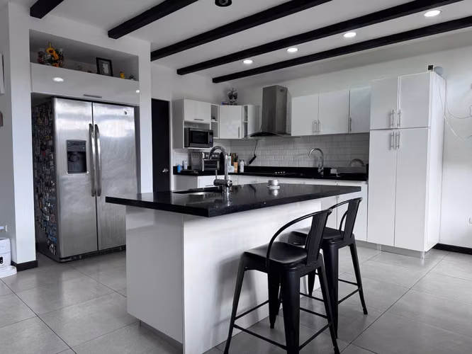 Venta de Amplia Casa en Condominio Terralta con Extraordinaria Iluminación - Imagen 3