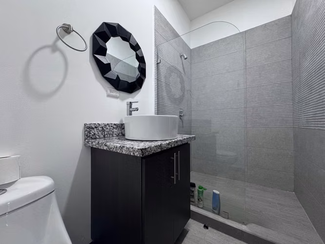 Venta de Amplia Casa en Condominio Terralta con Extraordinaria Iluminación - Imagen 9