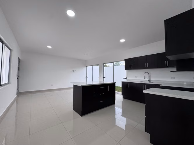 Venta de casa en Condominio a Estrenar con 3 Habitaciones + Oficina - Imagen 3