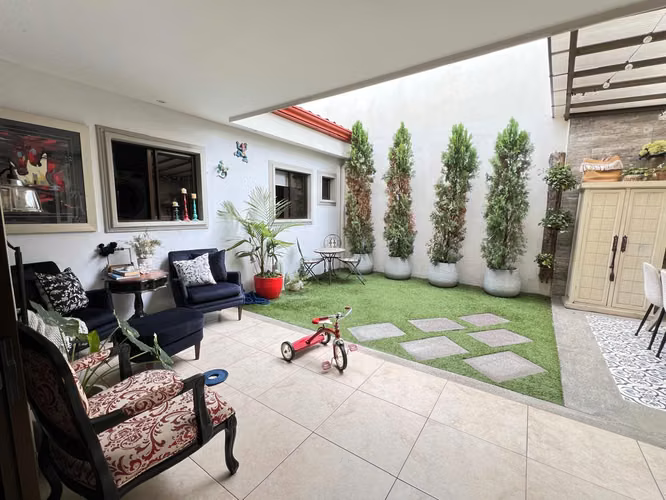 Casa Independiente en Venta en Santa Ana Centro | 4 Habitaciones | 280 m²