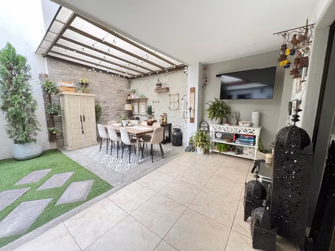 Casa Independiente en Venta en Santa Ana Centro | 4 Habitaciones | 280 m² - Imagen 2