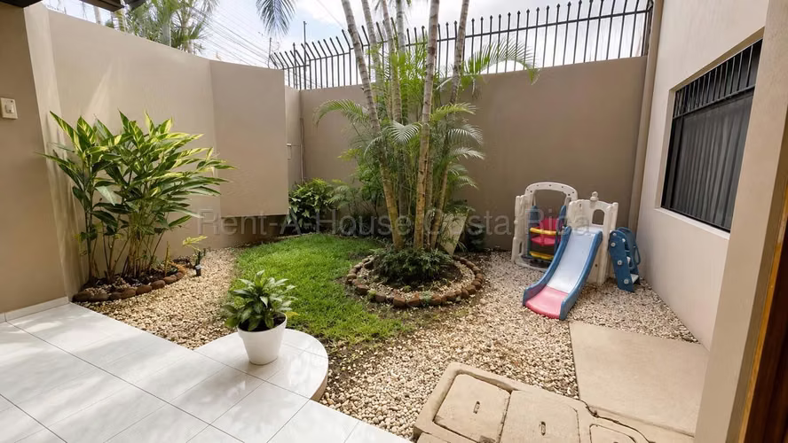 Venta de Casa en Lomas de Ayarco, Curridabat - Imagen 3