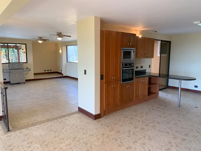 Casa de Lujo en la Cima con 3 Habitaciones, Piscina Privada y Vistas Panorámicas en Comunidad Exclusiva de Santa Ana ID27253 - Imagen 5