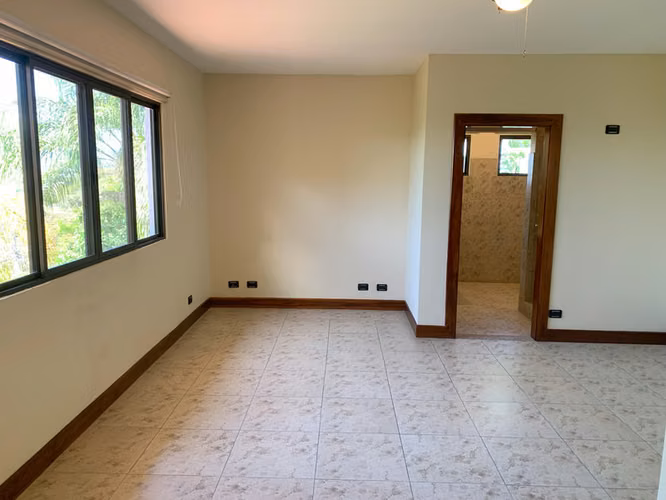 Casa de Lujo en la Cima con 3 Habitaciones, Piscina Privada y Vistas Panorámicas en Comunidad Exclusiva de Santa Ana ID27253 - Imagen 8