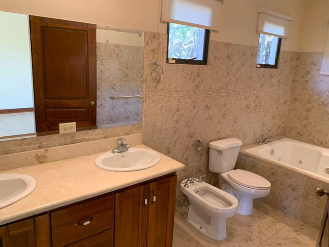 Casa de Lujo en la Cima con 3 Habitaciones, Piscina Privada y Vistas Panorámicas en Comunidad Exclusiva de Santa Ana ID27253 - Imagen 14