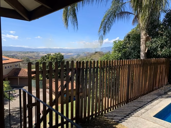 Casa de Lujo en la Cima con 3 Habitaciones, Piscina Privada y Vistas Panorámicas en Comunidad Exclusiva de Santa Ana ID27253 - Imagen 3