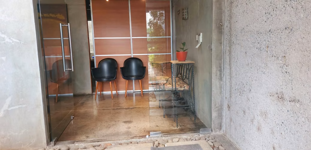 Se alquila oficina en Santa Ana 14 m² | Servicios incluidos - Imagen 2