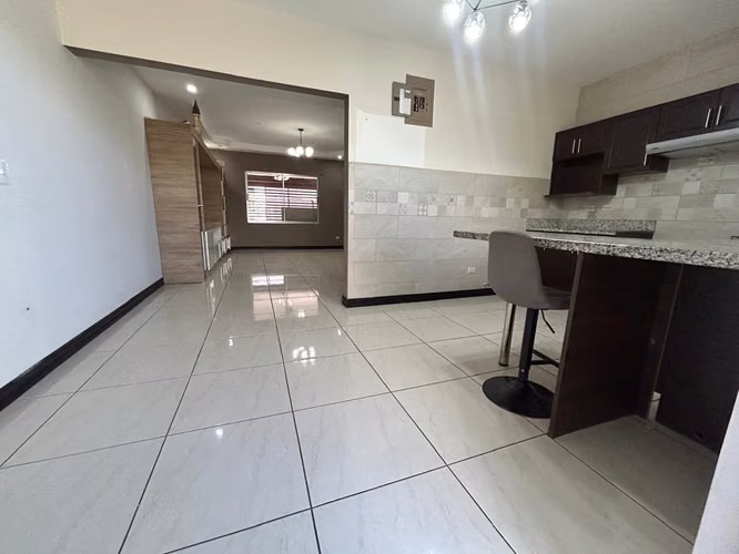 Casa en Alquiler de 3 Habitaciones en Residencial Privado - Imagen 6