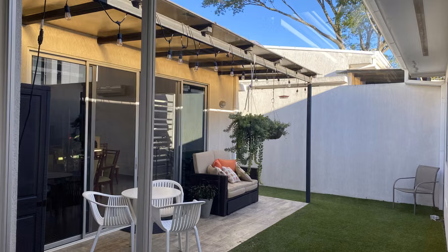 Casa Moderna 1 Planta en Condo Exclusivo | 3H + Oficina | Patio | Piscina | Seg 24/7 | Santa Ana - Imagen 6