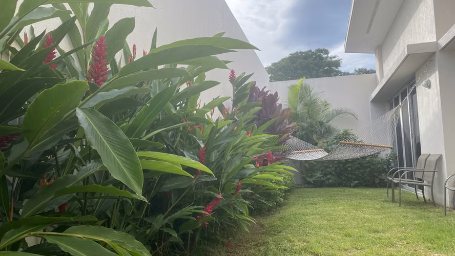 Casa Moderna 1 Planta en Condo Exclusivo | 3H + Oficina | Patio | Piscina | Seg 24/7 | Santa Ana - Imagen 11