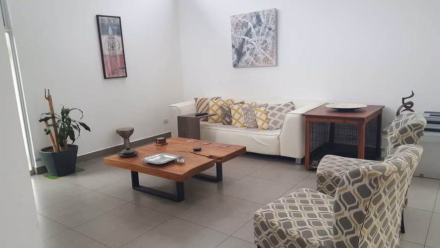Casa Moderna 1 Planta en Condo Exclusivo | 3H + Oficina | Patio | Piscina | Seg 24/7 | Santa Ana - Imagen 2