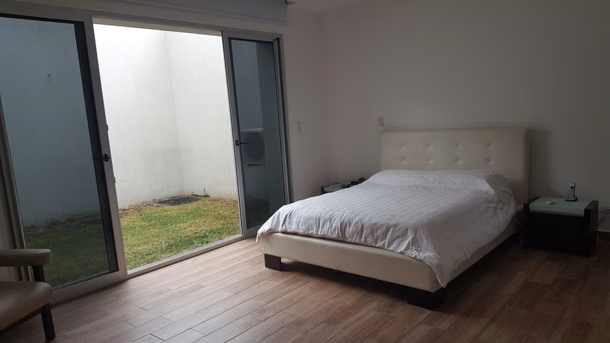Casa Moderna 1 Planta en Condo Exclusivo | 3H + Oficina | Patio | Piscina | Seg 24/7 | Santa Ana - Imagen 7