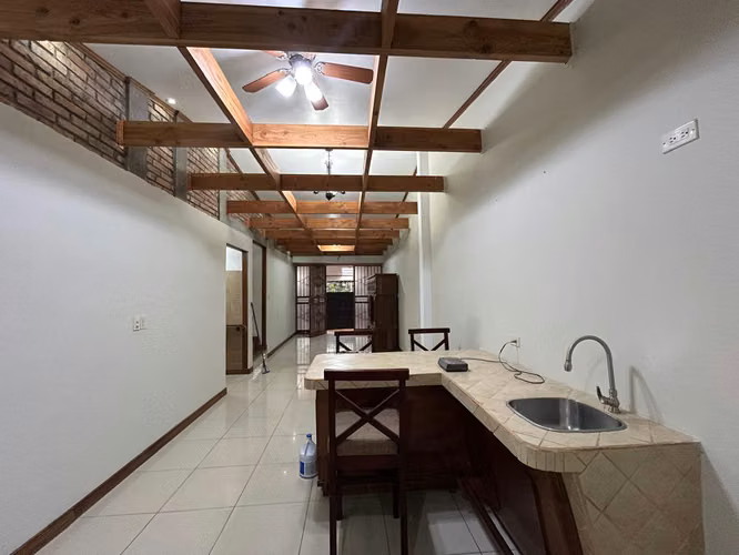 Casa Ideal para tus Oficinas o Comercio en Barrio Cordoba sobre calle Principal - Imagen 3