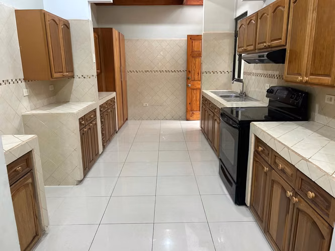 Casa Ideal para tus Oficinas o Comercio en Barrio Cordoba sobre calle Principal - Imagen 5