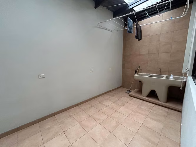 Casa Ideal para tus Oficinas o Comercio en Barrio Cordoba sobre calle Principal - Imagen 11