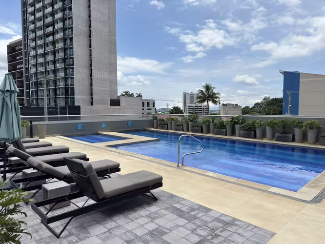 Apartamento amueblado en torre, U Nunciatura, Rohrmoser, San Jose. Alquiler.