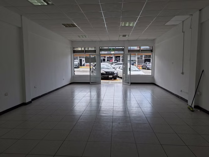 Local 66 m2 en Centro Comercial en San Pedro - Imagen 10