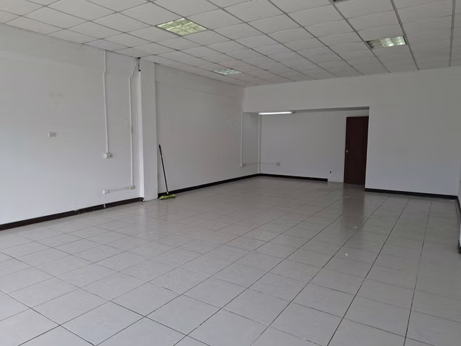 Local 66 m2 en Centro Comercial en San Pedro - Imagen 18