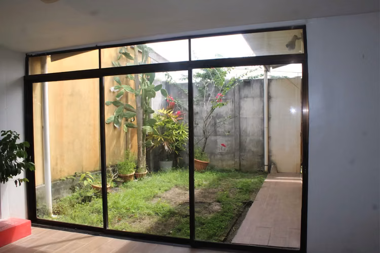 Casa en venta Liverpool, Limon, una planta con patio. Cerca del centro, playas y aeropuerto. - Imagen 18