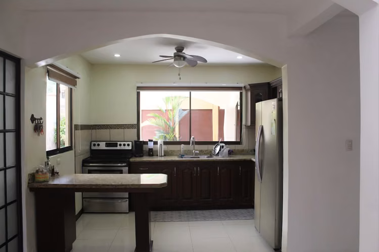Casa en venta Liverpool, Limon, una planta con patio. Cerca del centro, playas y aeropuerto. - Imagen 6